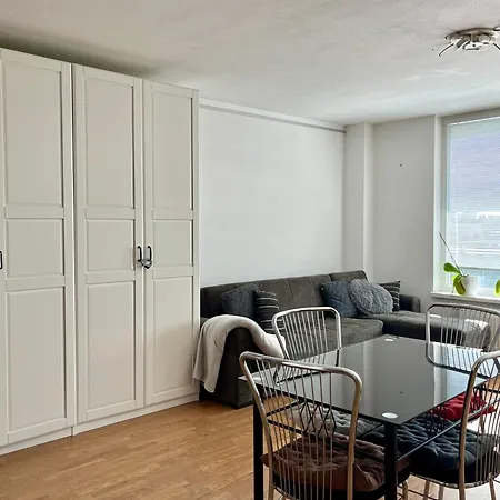 Sunny Near The Center Apartment *